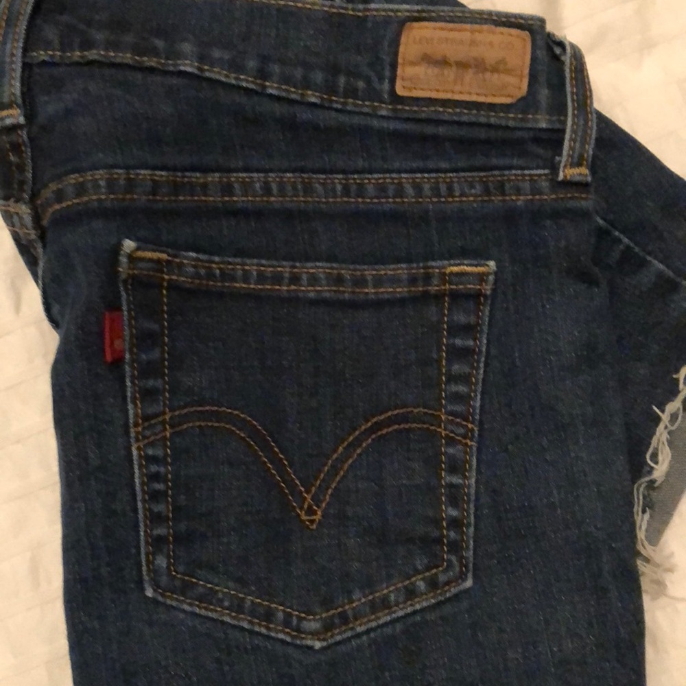 Dark Levi’s cut offs - Picture 4 of 5